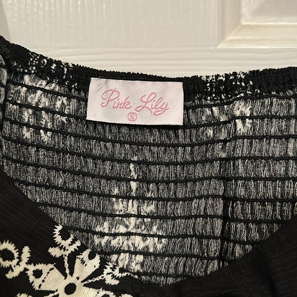 Pink Lily small Black and White Patterned Women's Top.  Like new - Picture 2 of 3